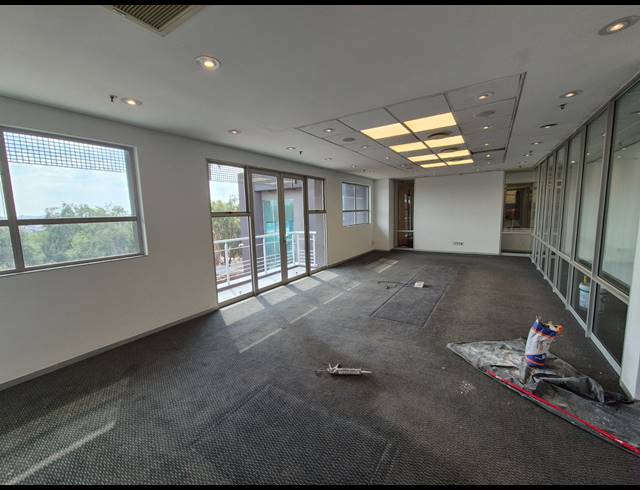 7,671M² WAREHOUSE TO LET IN LONGMEADOW